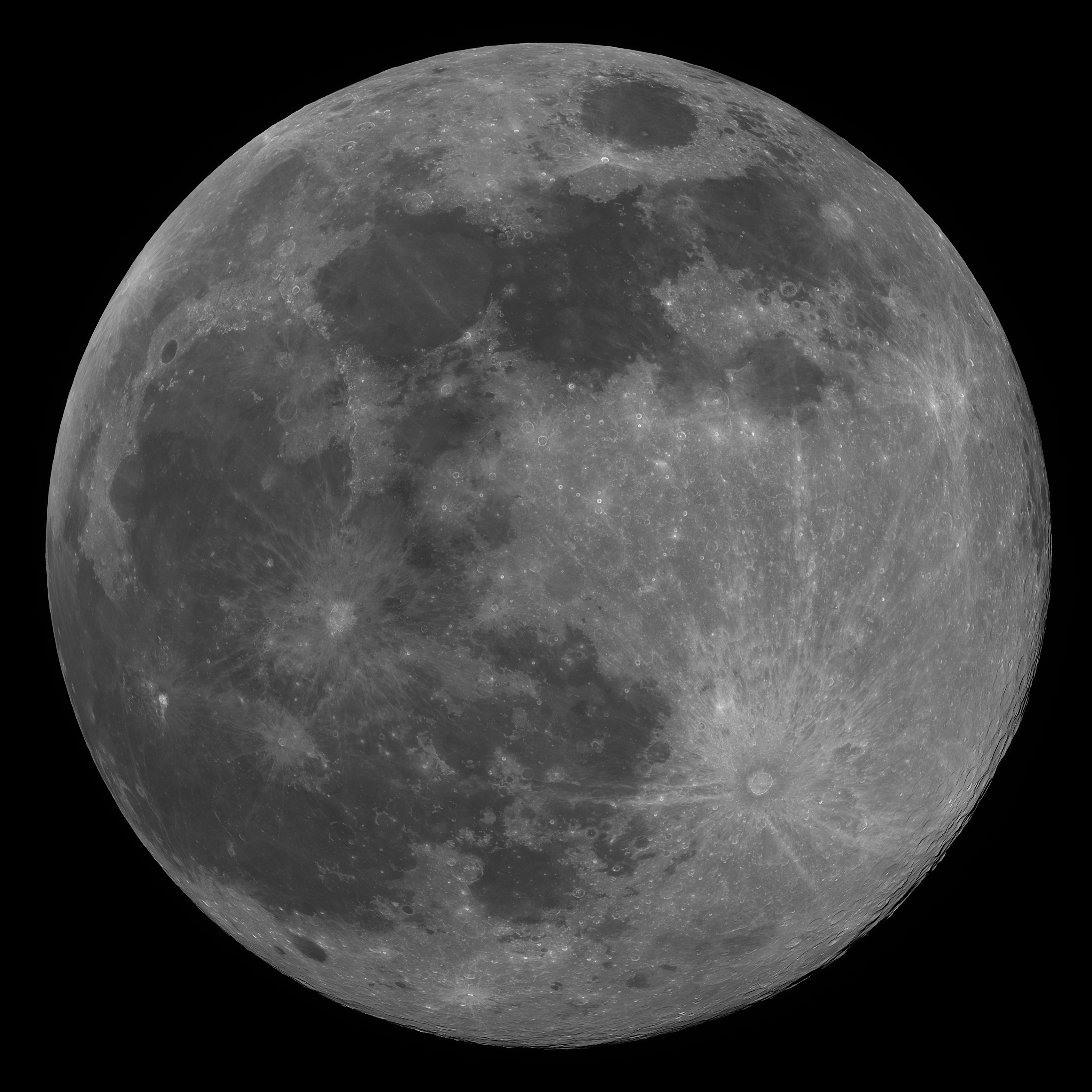 Měsíc před úplňkem a perigeu v IR světle