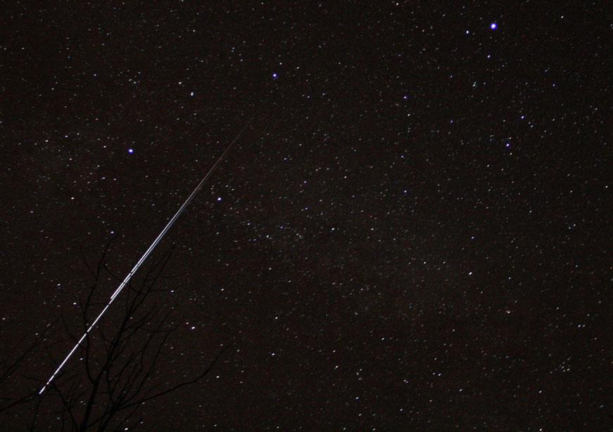 Přelet ISS a raketoplánu Discovery STS-131