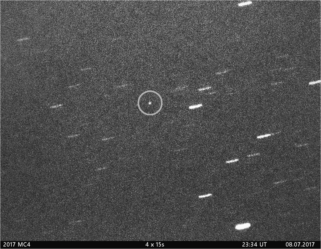 blízkozemní asteroid 2017 MC4