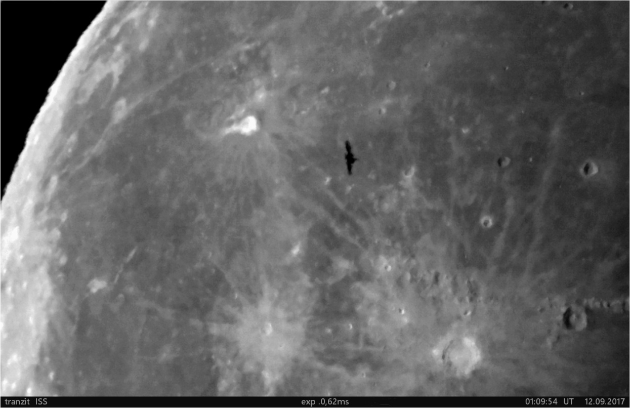 tranzit ISS přes Měsíc