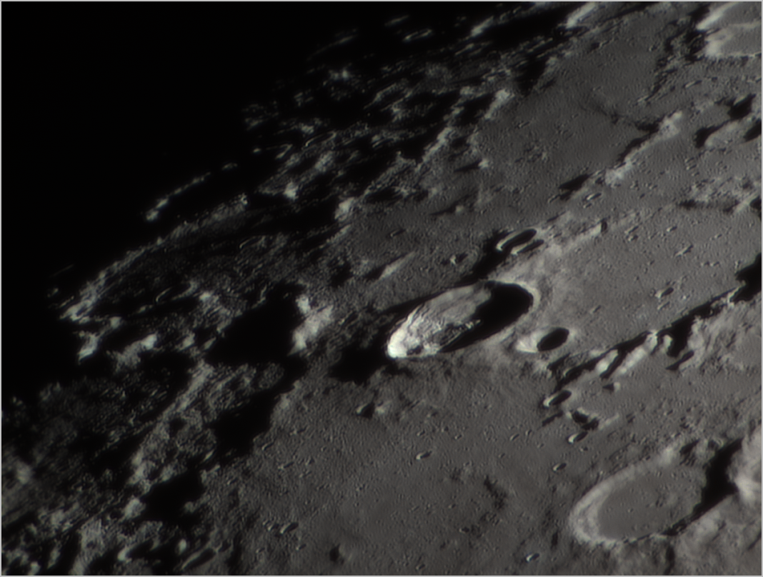 Měsíc kráter Anaxagoras