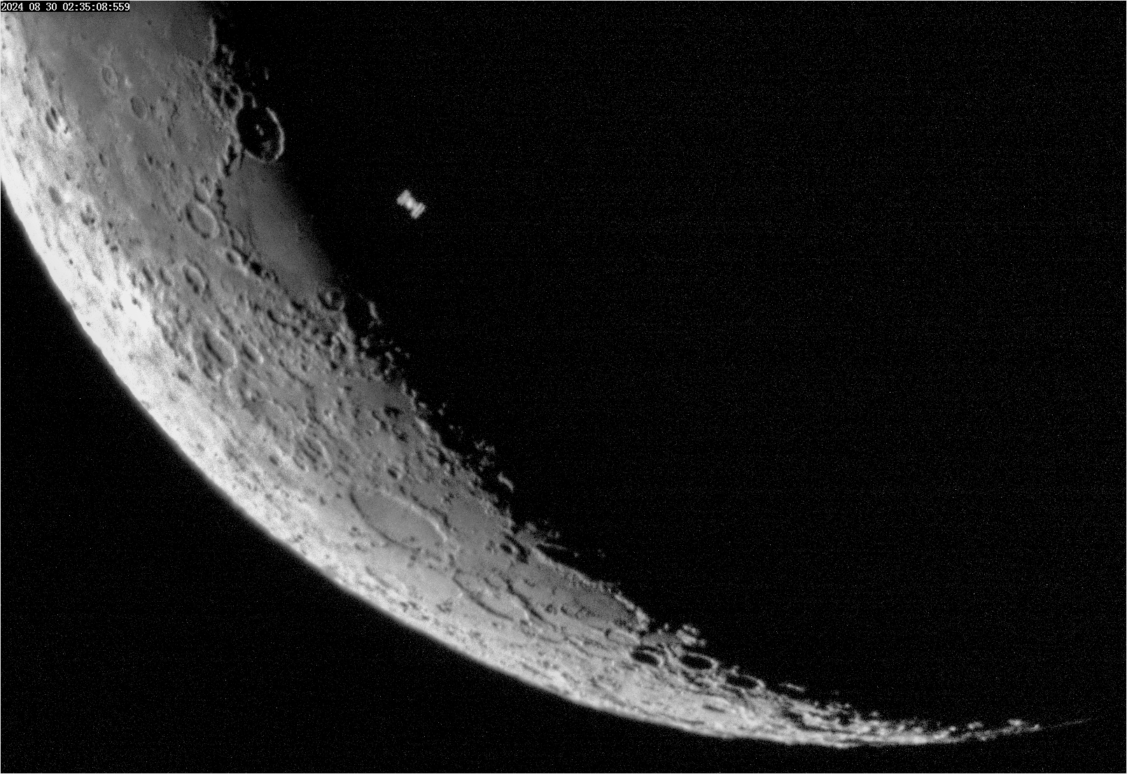 Tramzit ISS přes Měsíc